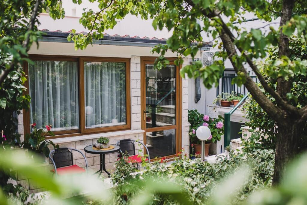 Marjan Hill 3-Br Apt,5 Guests Private Garden Near Beach สปลิท ภายนอก รูปภาพ