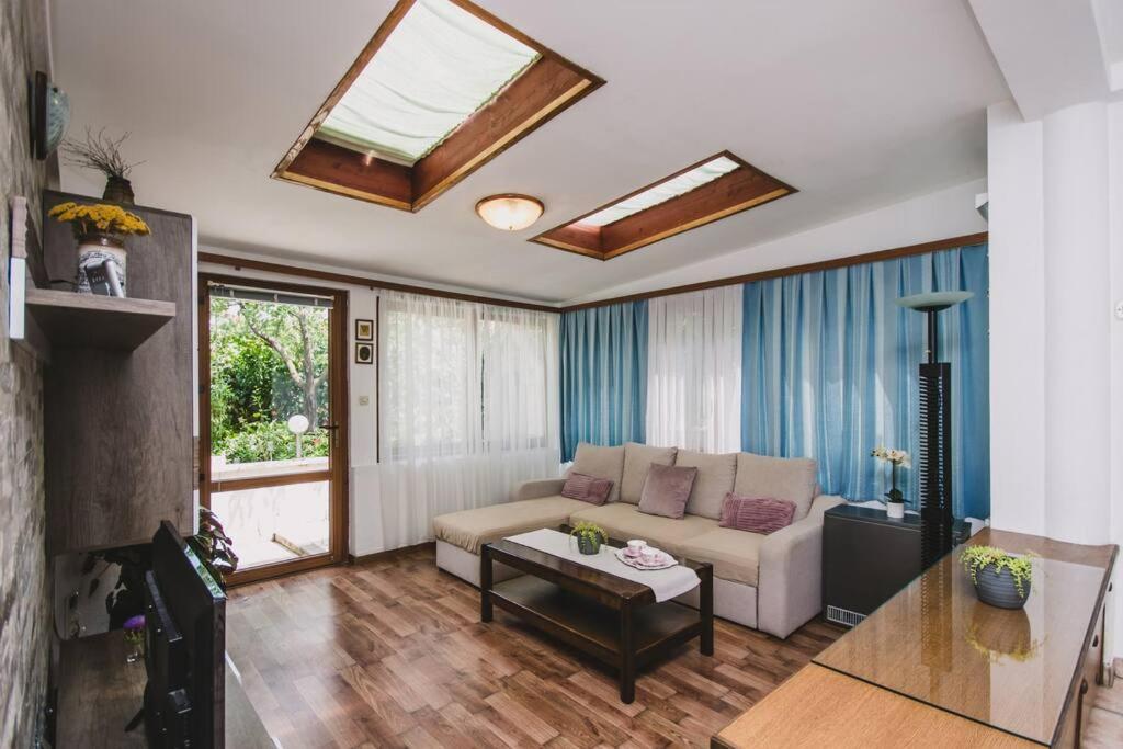 Marjan Hill 3-Br Apt,5 Guests Private Garden Near Beach สปลิท ภายนอก รูปภาพ