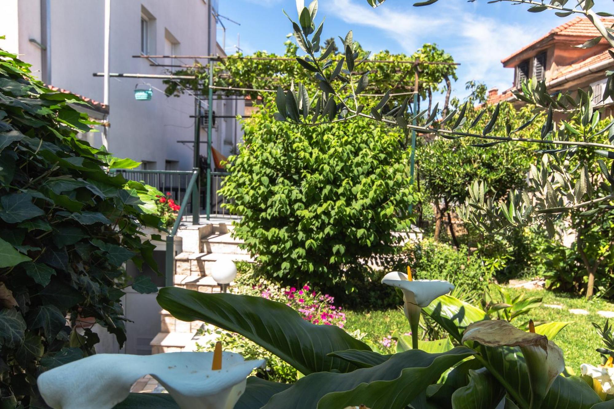 Marjan Hill 3-Br Apt,5 Guests Private Garden Near Beach สปลิท ภายนอก รูปภาพ